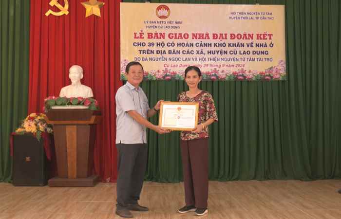 Cù Lao Dung: Bàn giao 39 căn nhà Đại đoàn kết cho hộ dân khó khăn về nhà ở  