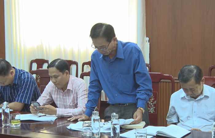 Lãnh đạo UNBD TX.Vĩnh Châu nghe báo có tiến độ thực hiện các chương trình mục tiêu quốc gia phát triển kinh tế - Xã hội vùng đồng bào dân tộc thiểu số