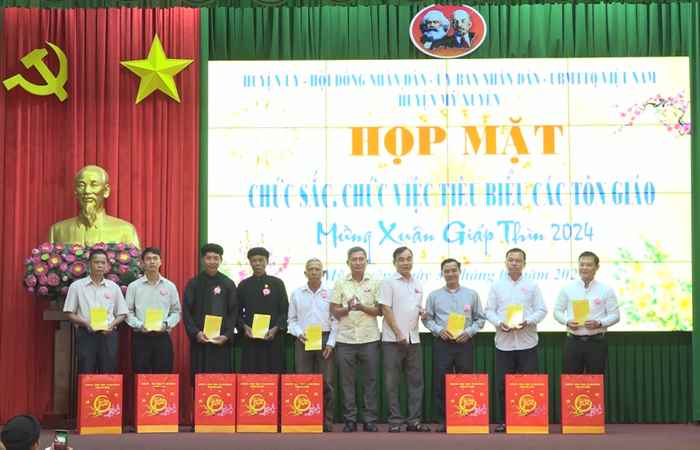Huyện Mỹ Xuyên họp mặt chức sắc, chức việc tiêu biểu các tôn giáo Xuân Giáp Thìn năm 2024