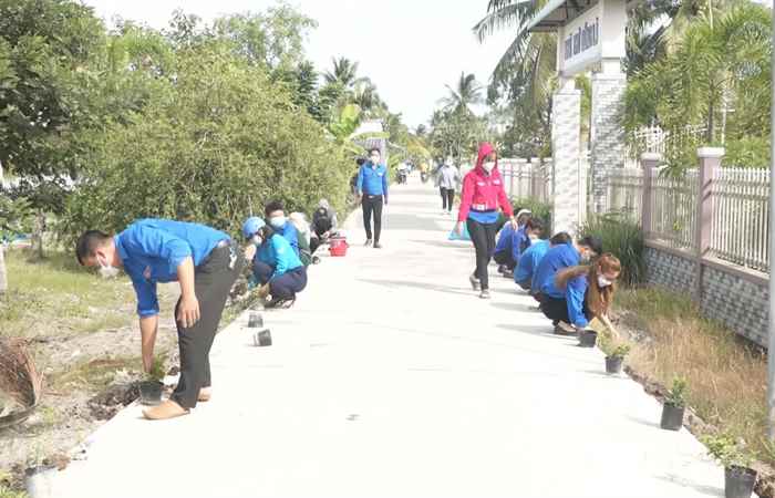 Mỹ Tú ra quân Chiến dịch tình nguyện Hoa Phượng đỏ năm 2022