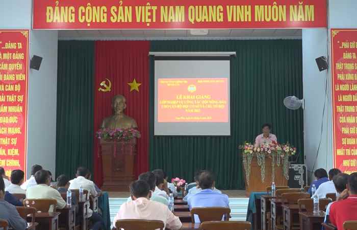 Long Phú: Tập huấn công tác cho hội viên nông dân  