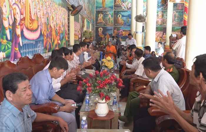 Trần Đề: Thành lập 14 đoàn đến thăm và tặng quà các điểm chùa Khmer, cán bộ hưu trí nhân dịp Lễ Đôlta