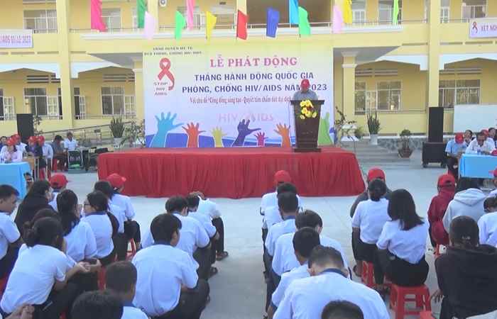 Mỹ Tú: Mít tinh hưởng ứng Ngày Thế giới phòng, chống HIV-AIDS năm 2023