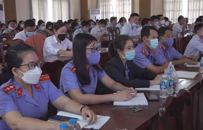Huyện Trần Đề triển khai, quán triệt các Văn bản của Trung ương về công tác xây dựng Đảng