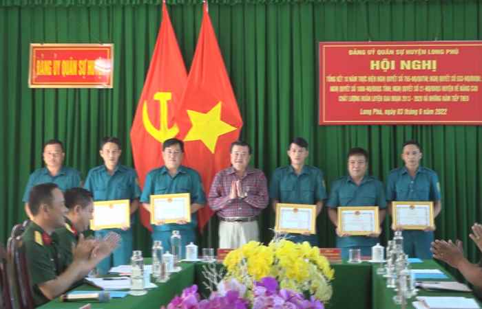 Đảng uỷ Quân sự huyện Long Phú tổng kết 10 năm thực hiện các Nghị quyết về nâng cao chất lượng huấn luyện
