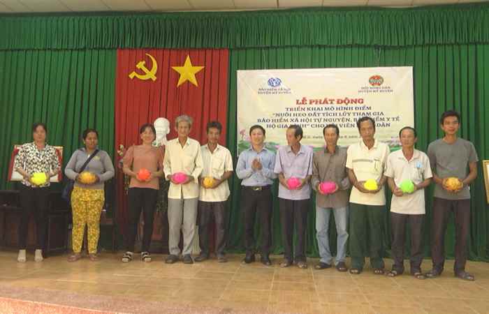 Phát động mô hình "Nuôi heo đất tích lũy tham gia BHXH tự nguyện, BHYT hộ gia đình” cho hội viên nông dân