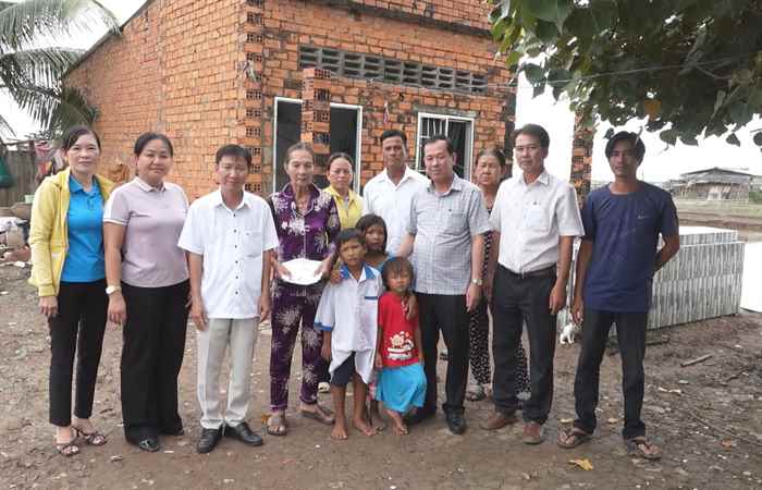 Vĩnh Châu: Thăm, hỗ trợ gia đình có 5 chị em bị tai nạn giao thông