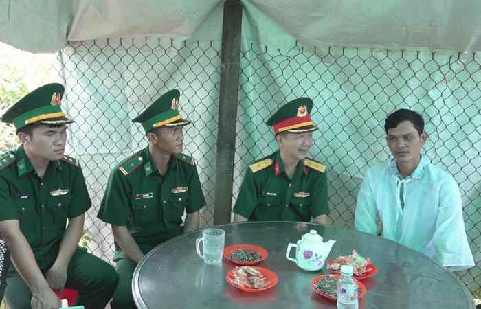 Thăm hỏi, động viên gia đình có người tử vong do cây đổ ngã