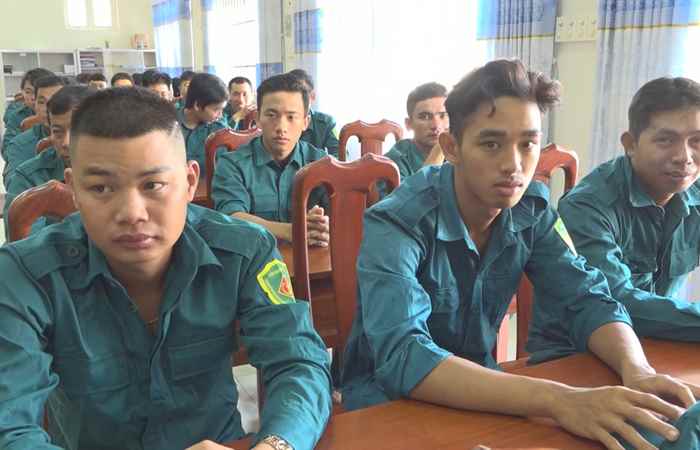 Mỹ Tú: Ban CHQS huấn luyện dân quân cơ động năm 2024