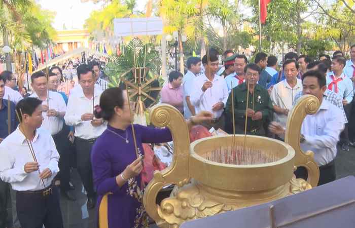 Vĩnh Châu: Viếng nghĩa các anh hùng liệt sĩ nhân dịp tiết Thanh Minh