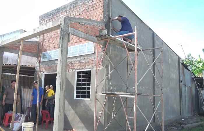 Lãnh đạo huyện Mỹ Tú kiểm tra việc xây dựng nhà ở cho hộ nghèo  