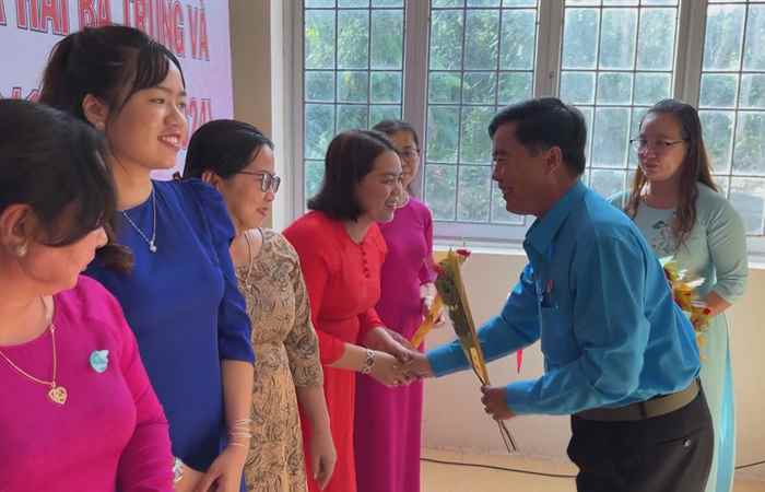  Mỹ Tú: Hành trình về nguồn và họp mặt kỷ niệm Ngày quốc tế Phụ nữ 8-3