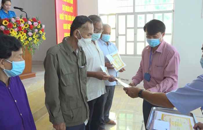 Long Phú họp mặt kỷ niệm 81 năm Ngày Người cao tuổi Việt Nam