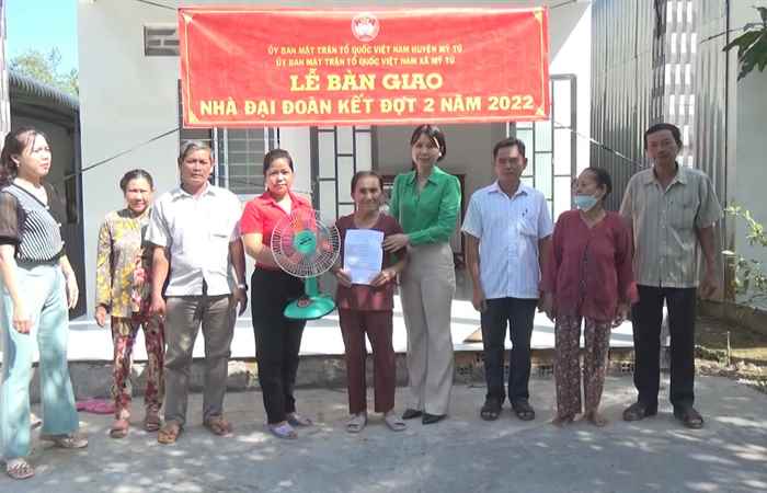  Mỹ Tú bàn giao nhà đại đoàn kết tại xã Mỹ Tú