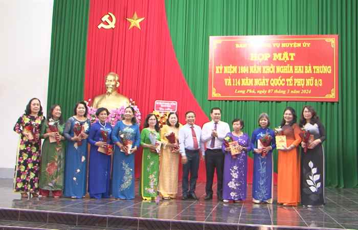 Long Phú: Họp mặt kỷ niệm ngày Quốc tế Phụ Nữ 8-3