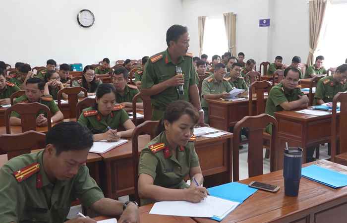 Mỹ Tú: Đối thoại thoại giữa Đảng ủy - Lãnh đạo Công huyện với đoàn viên, hội viên, cán bộ, chiến sĩ 