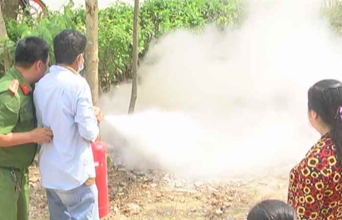 Mỹ Xuyên: Ra mắt Mô hình “Điểm chữa cháy công cộng” tại ấp Khu 2