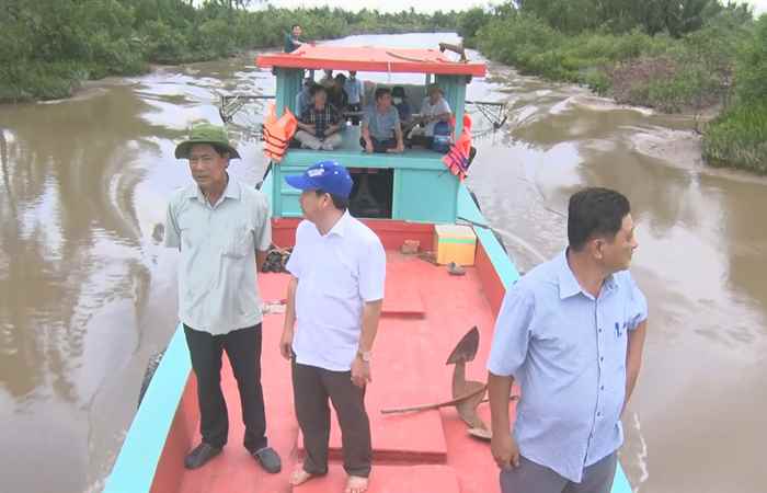 Cù Lao Dung: Lãnh đạo Huyện uỷ khảo sát đê sông trên địa bàn 