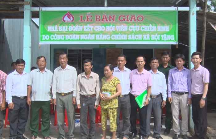 Trần Đề: Bàn giao nhà đại đoàn kết cho hội viên Cựu Chiến binh