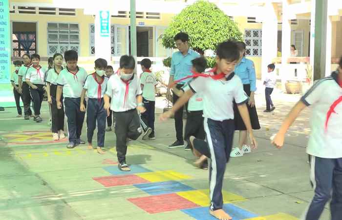Bàn giao công trình măng non cấp huyện