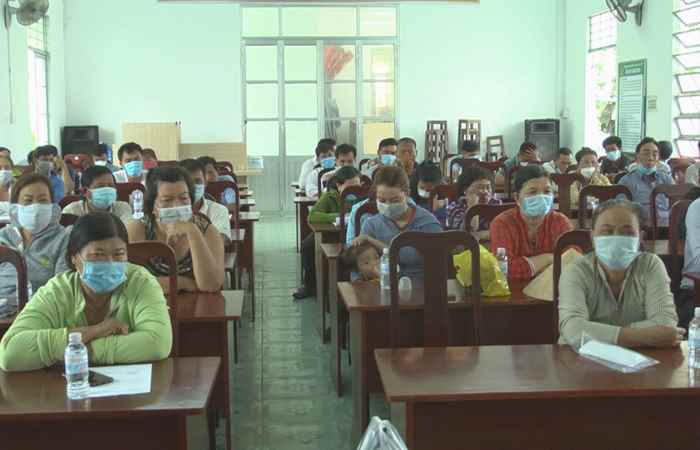 Lãnh đạo thị xã Vĩnh Châu đối thoại trực tiếp với các hộ dân về Dự án Điện gió