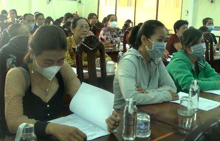 Mỹ Xuyên: Sở LĐ,TB&XH tỉnh tuyên truyền, phổ biến, giáo dục pháp luật cho người lao động
