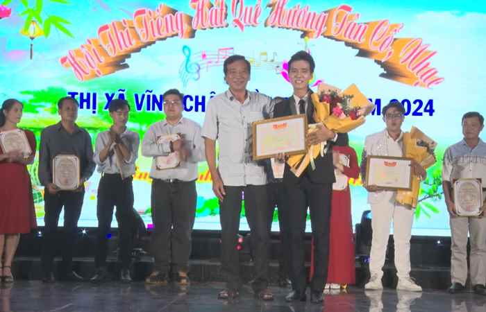 Bế mạc và trao giải Hội thi “Tiếng hát Quê hương Tân – Cổ nhạc” thị xã Vĩnh Châu lần 2