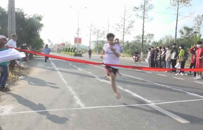 Ngã Năm khai mạc Giải Điền kinh - Bơi học sinh phổ thông  