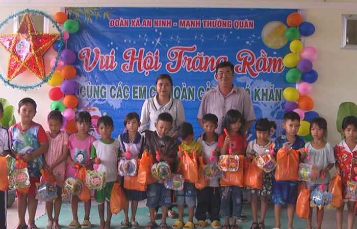 Huyện Châu Thành tặng quà Trung thu cho các cháu Thiếu niên - Nhi đồng  