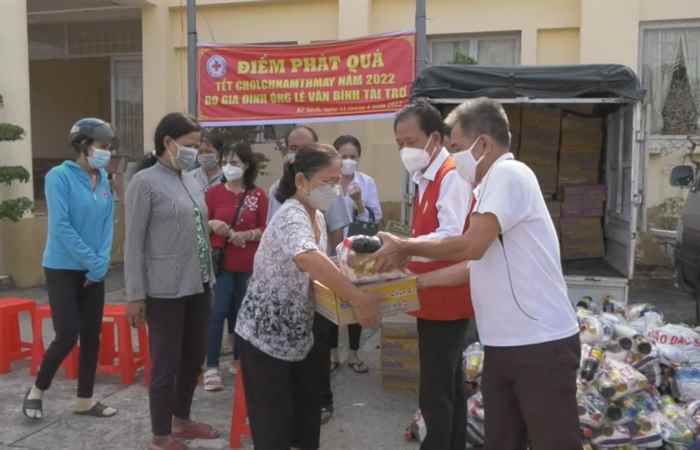 Kế Sách: Hội CTĐ tặng quà cho hộ nghèo nhân dịp Tết Chôl - Chnăm - Thmây  