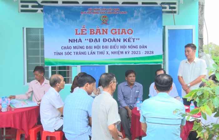 Hội Nông dân tỉnh Sóc Trăng bàn giao nhà Đại đoàn kết cho hội viên tại huyện Trần Đề