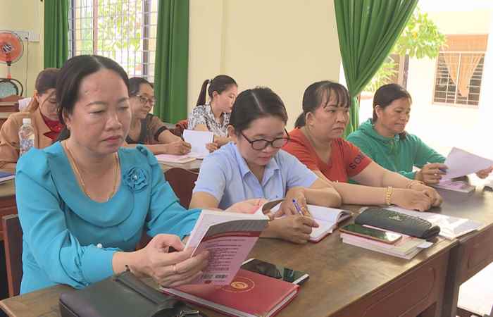 Huyện Mỹ Xuyên bồi dưỡng lý luận chính trị và nghiệp vụ cho cán bộ Hội Liên hiệp Phụ nữ cơ sở  