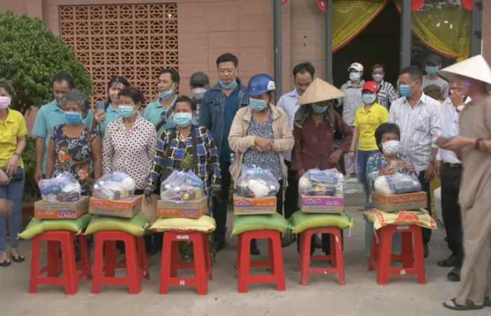 Hội Chữ Thập đỏ huyện Kế Sách tặng quà hộ nghèo xã An Mỹ