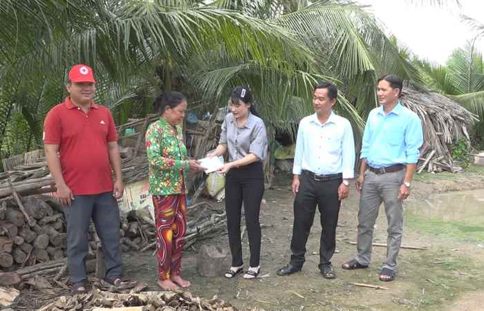 Mỹ Xuyên hỗ trợ 8 hộ có nhà bị ảnh hưởng bởi mưa giông, lốc xoáy