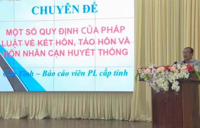 Vĩnh Châu: Ban Dân tộc tỉnh tập huấn về “Giảm thiểu tình trạng tảo hôn và hôn nhân cận huyết thống trong vùng đồng bào Dân tộc thiểu số”