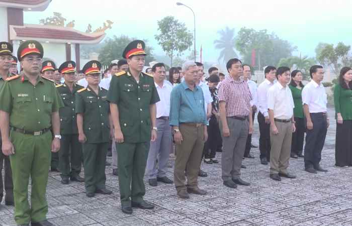Tỉnh uỷ Sóc Trăng thăm, tặng quà Tết cho cán bộ hưu trí Ngã Năm