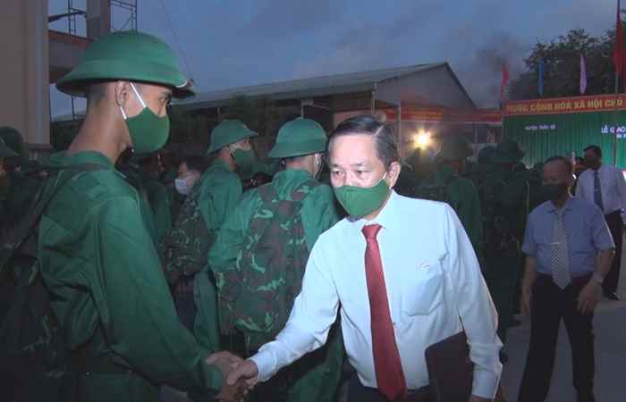 Huyện Trần Đề giao 139 tân binh lên đường nhập ngũ
