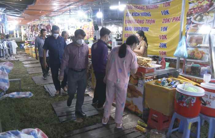 Phiên chợ kích cầu tiêu dùng, đưa hàng Việt về nông thôn tại Cù Lao Dung