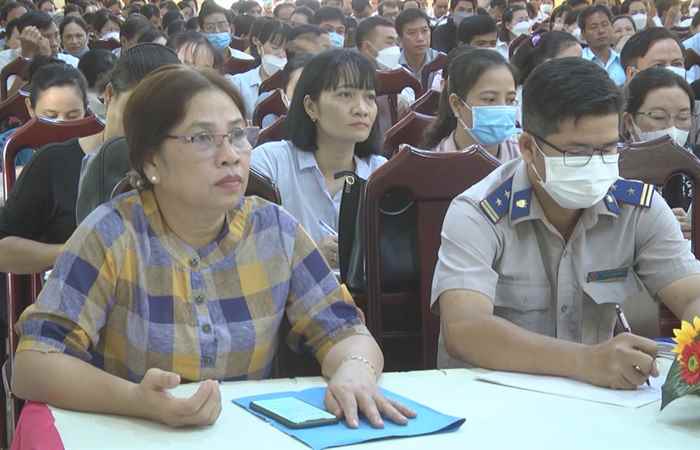 Cán bộ, đảng viên huyện Mỹ Tú học tập Văn kiện Hội nghị lần thứ 5, BCH Trung ương Đảng khóa XIII