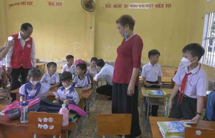  Hội CTĐ huyện Kế Sách trao học bổng cho học sinh nghèo