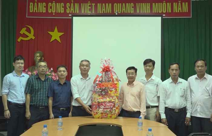 Lãnh đạo huyện Long Phú chúc Tết cán bộ hưu trí, Ban quản lý Dự án nhà máy nhiệt điện Long Phú 1