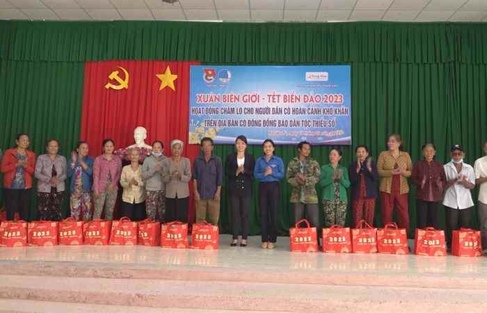 Tỉnh đoàn Sóc Trăng tổ chức chương trình “Xuân biên giới - Tết biển đảo”