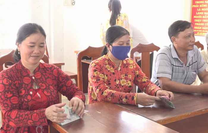 Ngã Năm: Hội Nông dân phát vay vốn Quỹ hỗ trợ nông dân