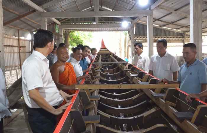 Mỹ Tú: Bí thư Huyện ủy đến thăm, động viên các đội ghe Ngo xã Phú Mỹ
