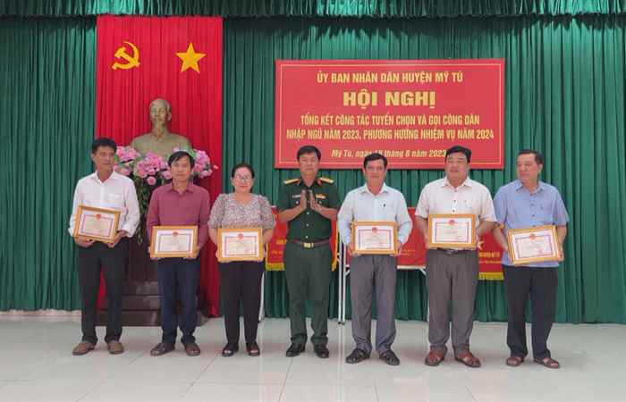 Huyện Mỹ Tú tổng kết công tác tuyển chọn và gọi công dân nhập ngũ