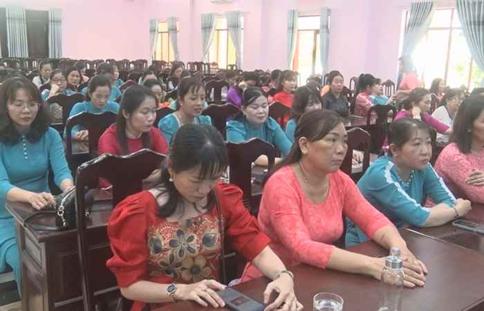Hội LHPN TX.Ngã Năm tổ chức gặp mặt nữ cán bộ, công chức, viên chức Thị ủy, UBND các xã phường và các ngành