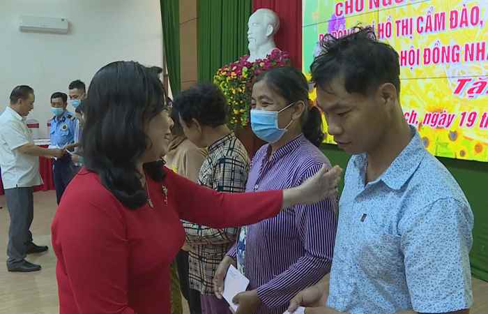 Thường trực Tỉnh ủy Sóc Trăng tặng quà Tết hộ nghèo xã Kế Thành, huyện Kế sách
