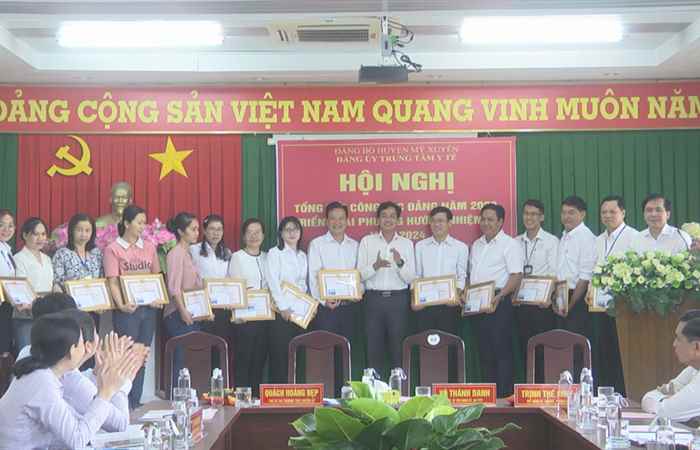 Mỹ Xuyên: Đảng ủy Trung tâm Y tế tổng kết năm 2023
