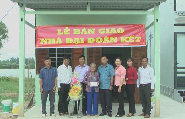 Bàn giao nhà Đại đoàn kết