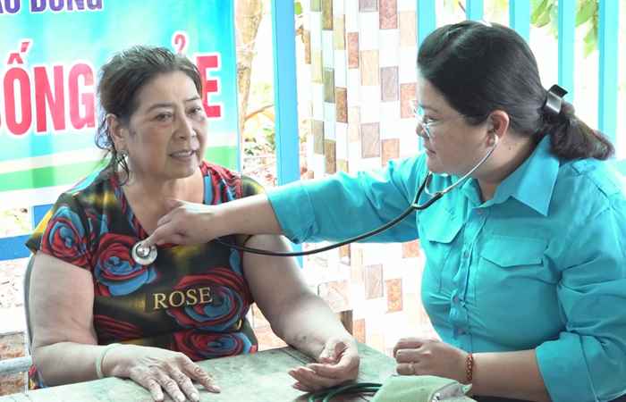 Trần Đề: Ngày hội Thầy thuốc trẻ làm theo lời Bác